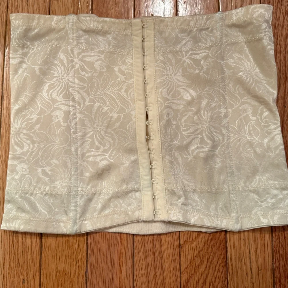 Maidenform Cream Corset Shapewear Size L
